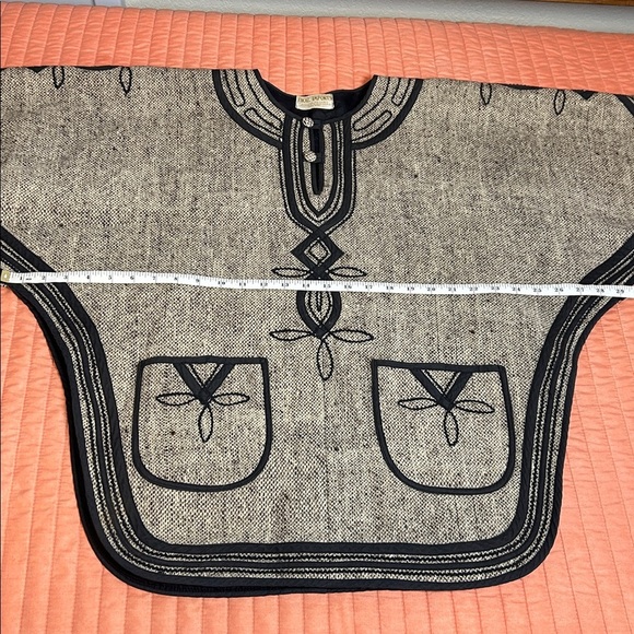 Vintage Embroidered Handmade in Guatemala 100% Wool Lined cape poncho sz OS - Picture 13 of 16